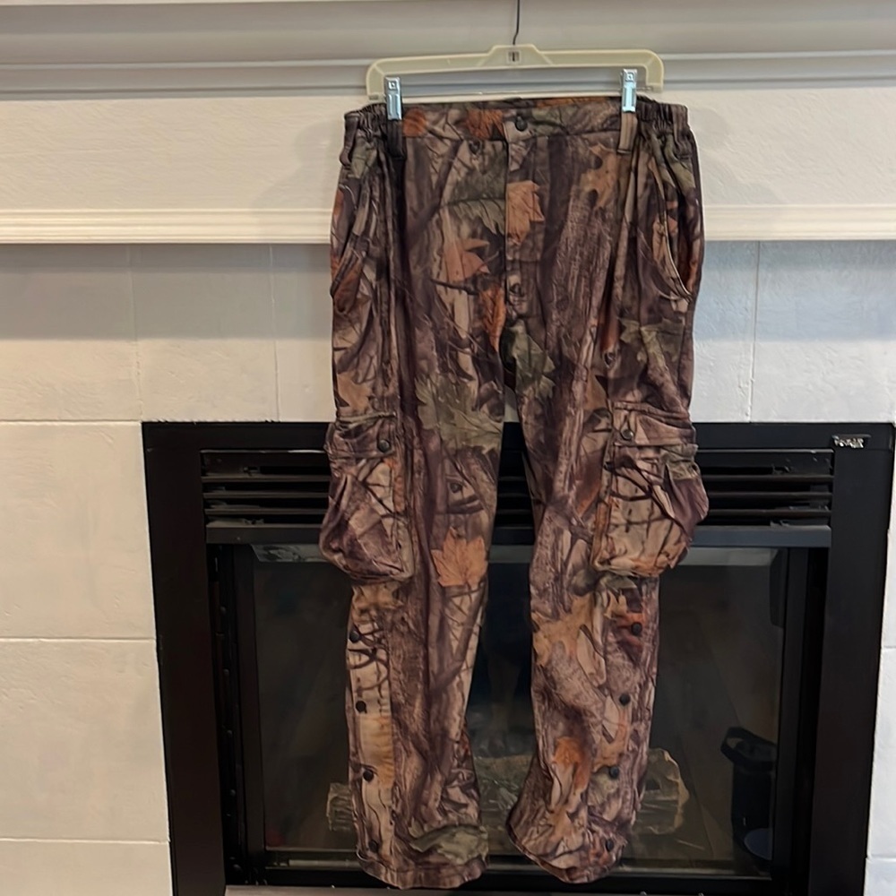 Big Bill heavy winter camo hunting pants. Men’s size Large regular. 10C